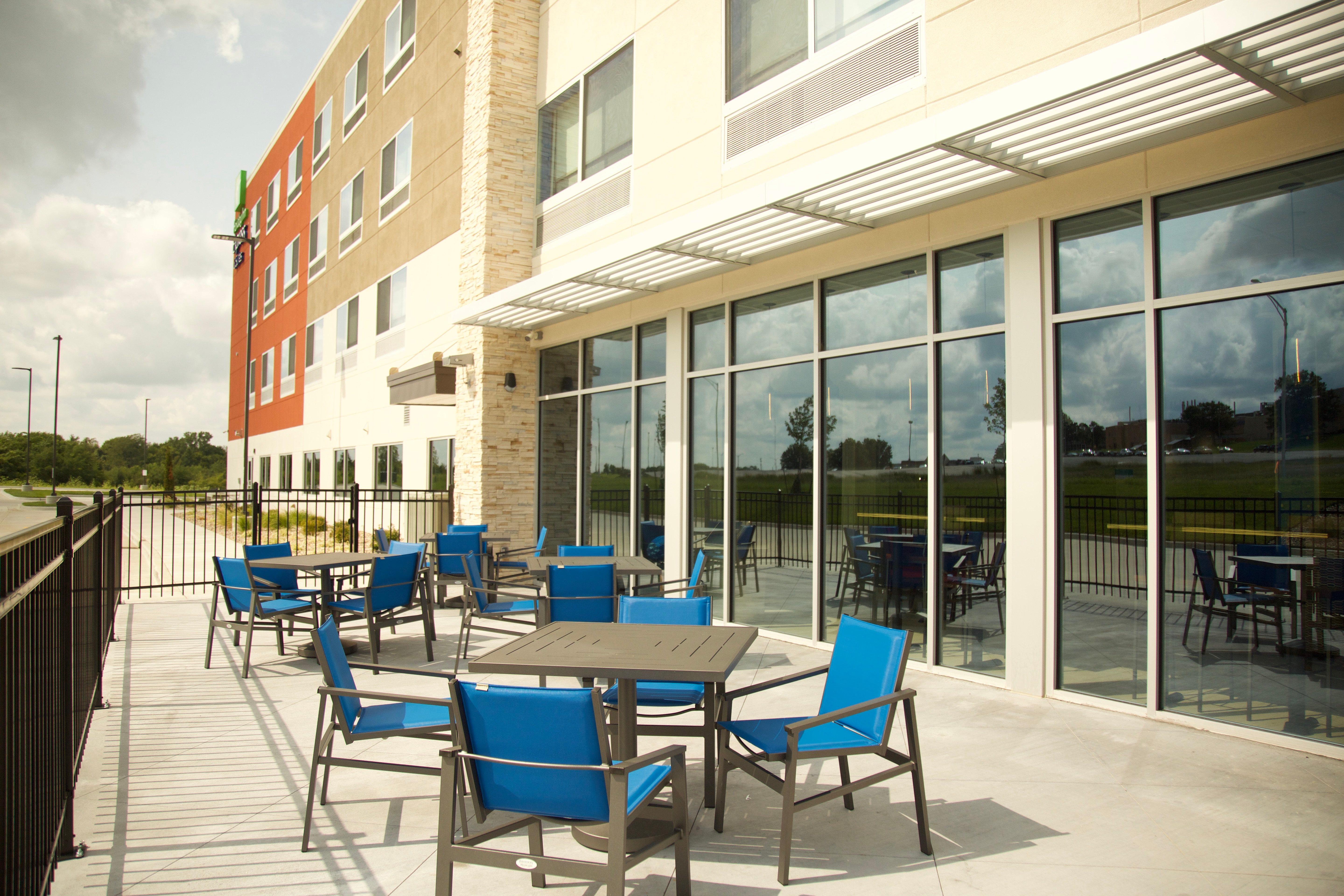 Holiday Inn Express & Suites - Kansas City - Lee'S Summit By Ihg Lee's Summit Exterior foto