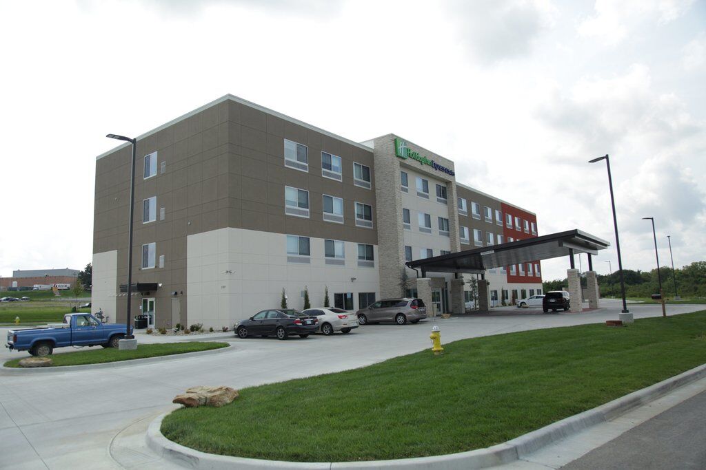 Holiday Inn Express & Suites - Kansas City - Lee'S Summit By Ihg Lee's Summit Exterior foto
